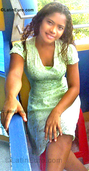 Date this georgeous Colombia girl Carolain from Barranquilla CO509