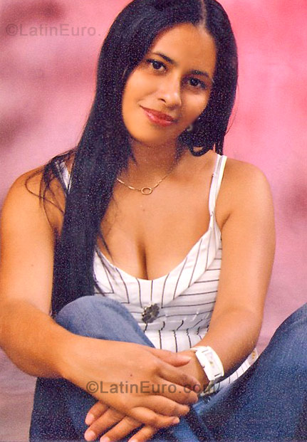 Date this beautiful Colombia girl Yuly Valencia from Cali CO513
