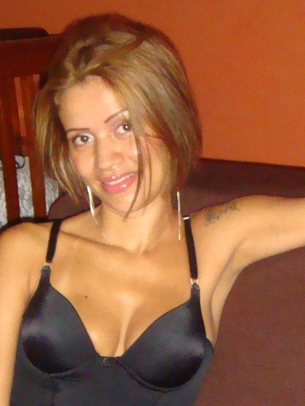 Date this tall Brazil girl Geovanaferraz from Santos BR767