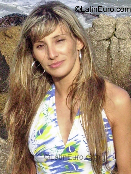 Date this charming Brazil girl Luciana from Porto Alegre BR869