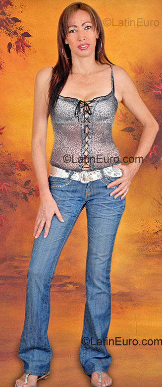 Date this foxy Colombia girl Luz Maria from Cartago CO653