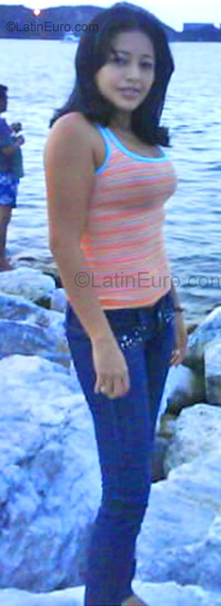 Date this good-looking Colombia girl Lindsay from Barranquilla CO658