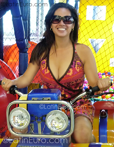 Date this pretty Colombia girl Sandra from Manizales CO666