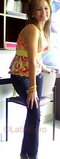 Date this hot Colombia girl Martha Lucia from Bucaramanga CO689