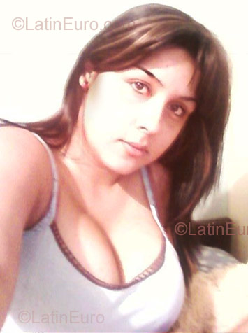 Date this nice looking Colombia girl Yely Andrea from Medellin CO717