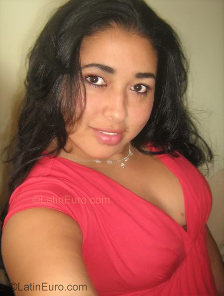 Date this gorgeous Colombia girl Vicky Johanna from Soledad CO742
