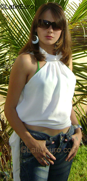 Date this passionate Brazil girl Amanda Aparecida from Sao Jose dos Salgados BR1024