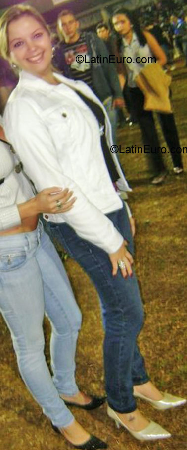 Date this voluptuous Brazil girl Gracielly from Goiania BR1047