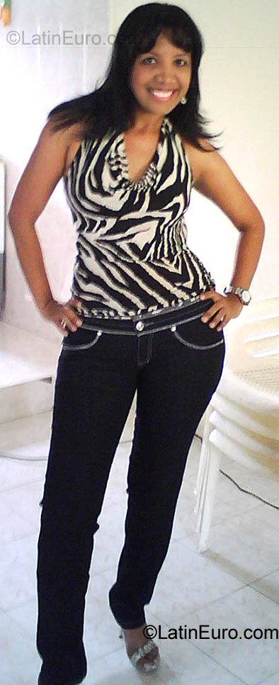 Date this foxy Colombia girl Xiomara from Cartagena CO762