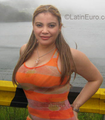 Date this hard body Colombia girl Ivonne from Cali CO772
