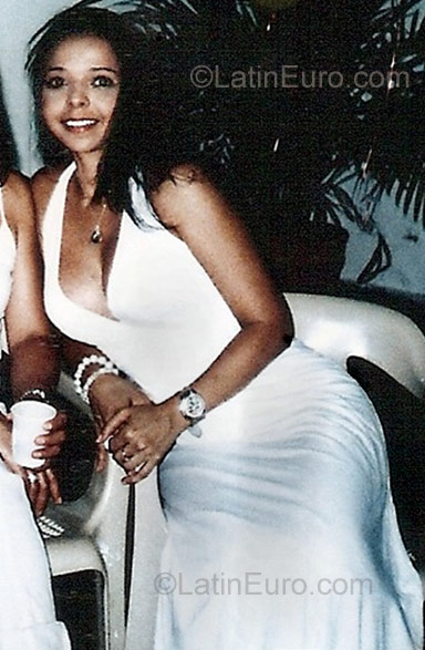 Date this voluptuous Colombia girl Nuris Cecilia from Barranquilla CO775