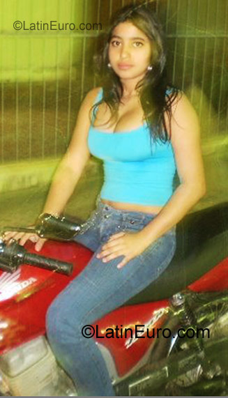 Date this pretty Brazil girl Gessica from Goiania BR1072