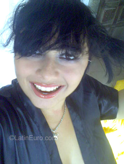 Date this voluptuous Brazil girl Priscila from Salvador BR1084
