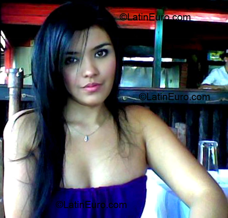 Date this pretty Colombia girl Angela from Cali CO823