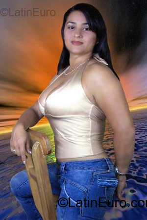 Date this beautiful Colombia girl Claudia from Cali CO831
