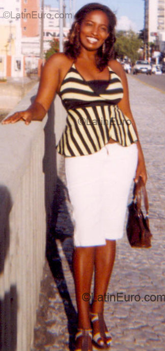 Date this attractive Brazil girl Ana Zoraia from Recife BR1117