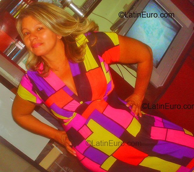 Date this beautiful Brazil girl Aldemira from Brasilia BR1139
