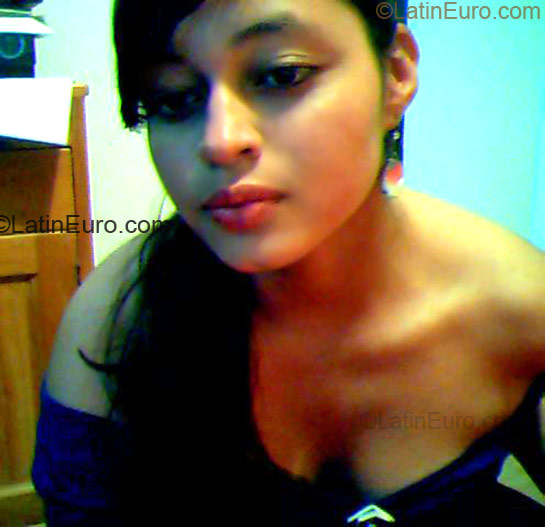 Date this pretty Colombia girl Alejandra from Florencia CO858