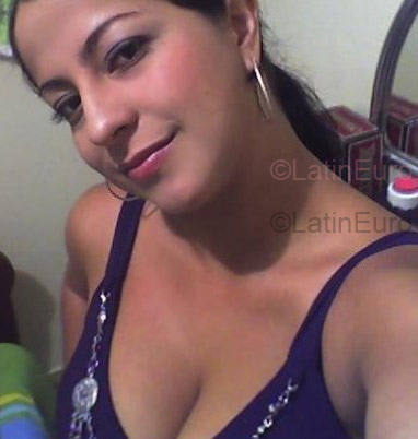 Date this sultry Colombia girl Maria from Tulua CO883