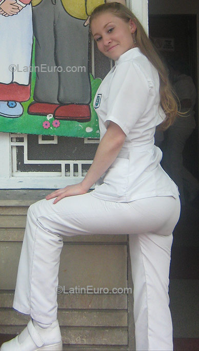 Date this nice looking Colombia girl Maryori from Bogota CO962