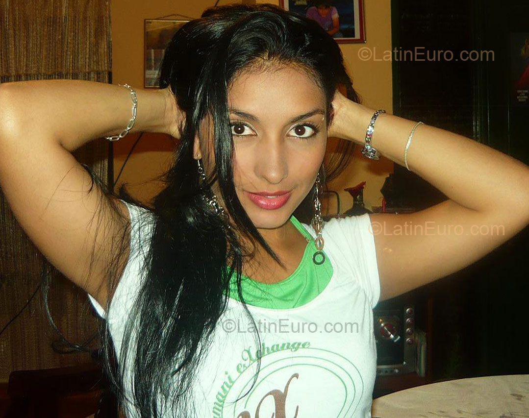 Date this hard body Colombia girl Maryuri from Cali CO1001