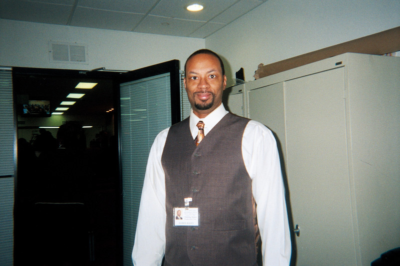 Date this athletic United States man Damon from Philadelphia US3083