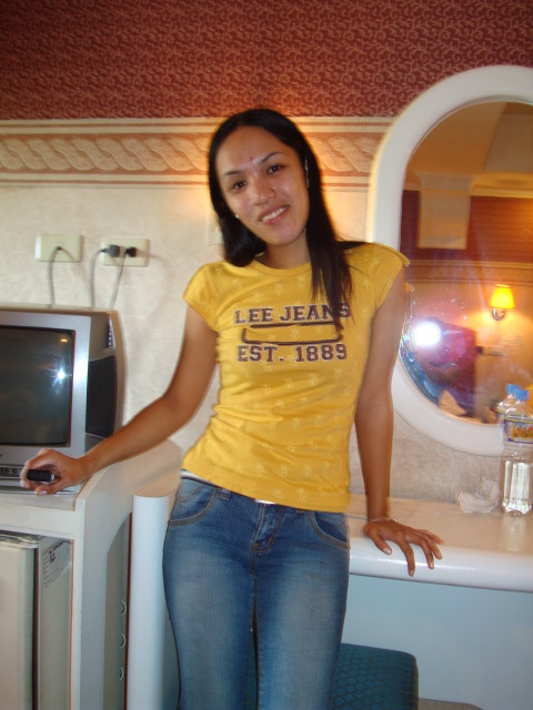 Date this attractive Philippines girl Louvelle from General Santos City PH200