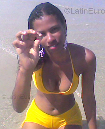 Date this charming Brazil girl Carine from Ilheus BR1465