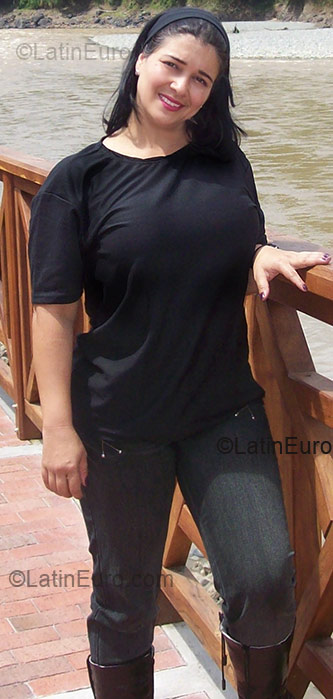 Date this attractive Colombia girl Astrid Lorena from Pereira CO1188