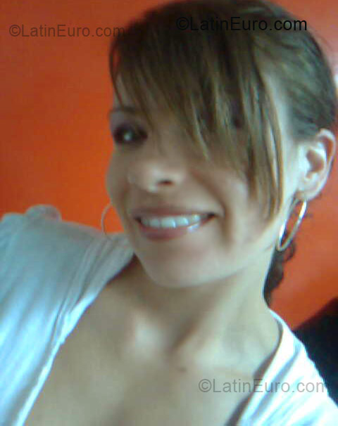 Date this cute Colombia girl Mariana from Bogota CO1331