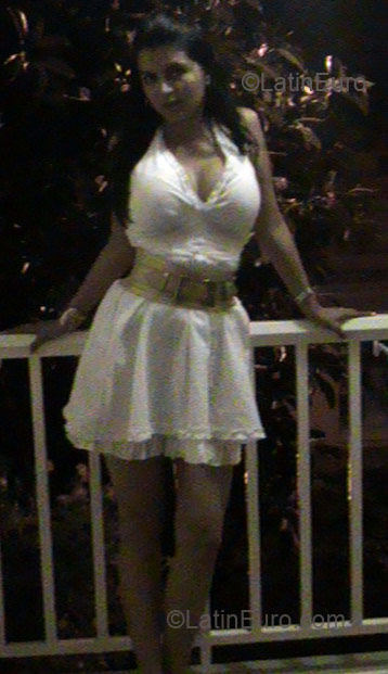 Date this happy Colombia girl Adriana Carolina from Villavicencio CO1340