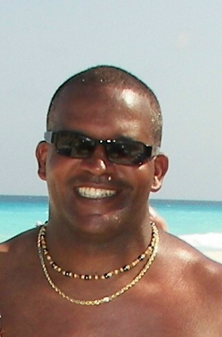 Date this funny United States man Luther from Ontario US3818