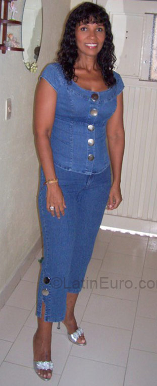 Date this gorgeous Colombia girl Diana from Cali CO1521