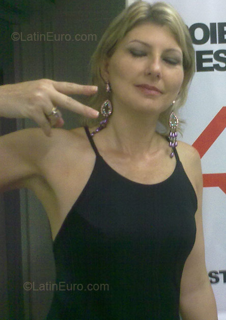 Date this gorgeous Brazil girl Nice from Cascavel BR1815