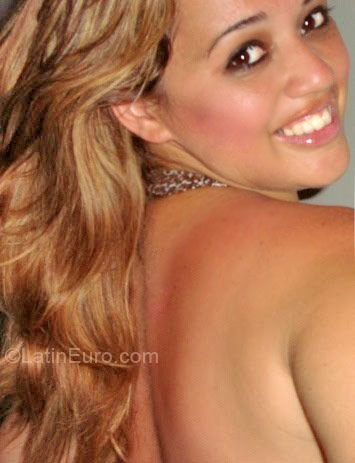 Date this attractive Brazil girl Sonara from Cariacica BR1820