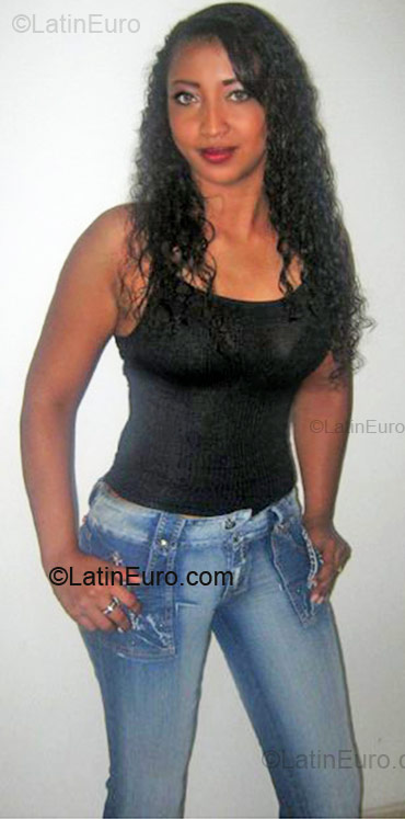 Date this happy Colombia girl Mariela from Cali CO1665