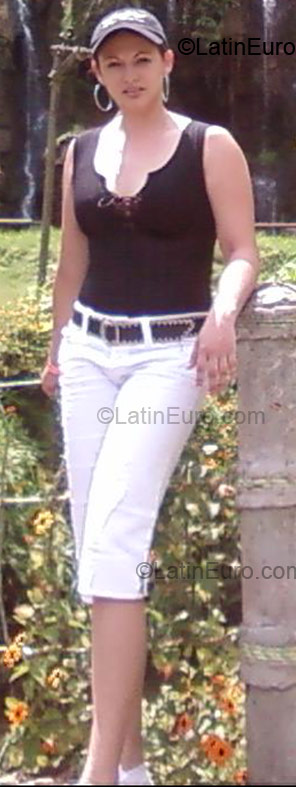 Date this beautiful Colombia girl Viviana Andrea from Cali CO1679