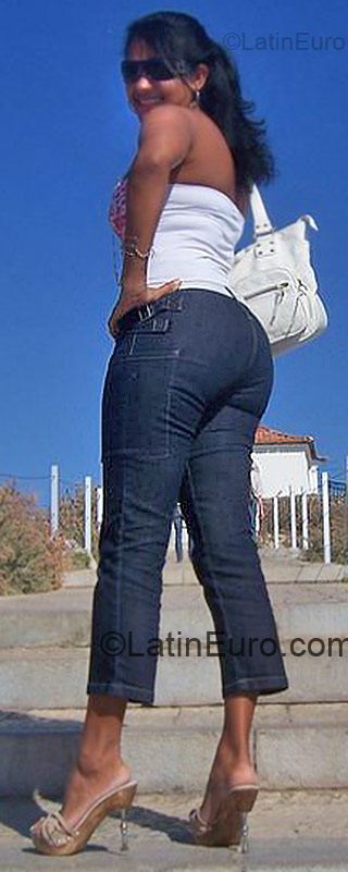 Date this georgeous Portugal girl Laynnesvend from Porto PT22