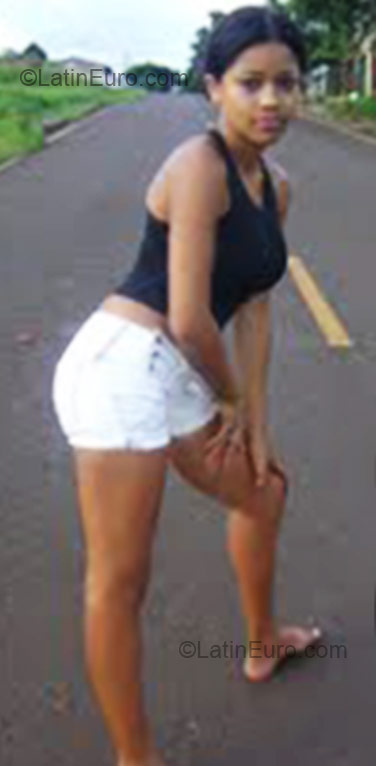 Date this good-looking Brazil girl Suelen from Maringa BR1917