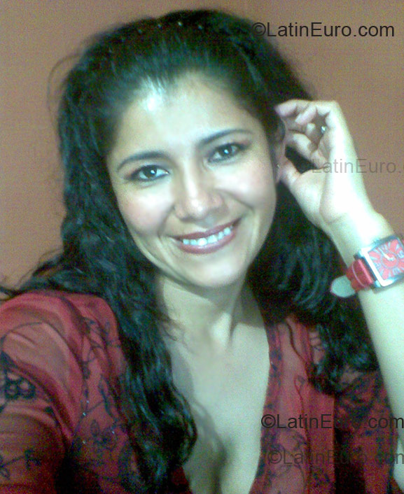 Date this happy Peru girl Patricia from Huanuco PE148