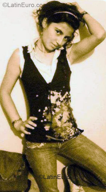 Date this happy Colombia girl Maria Fernanda from Bogota CO1861