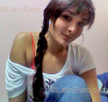 Date this pretty Colombia girl Carolina from Pereira CO1932