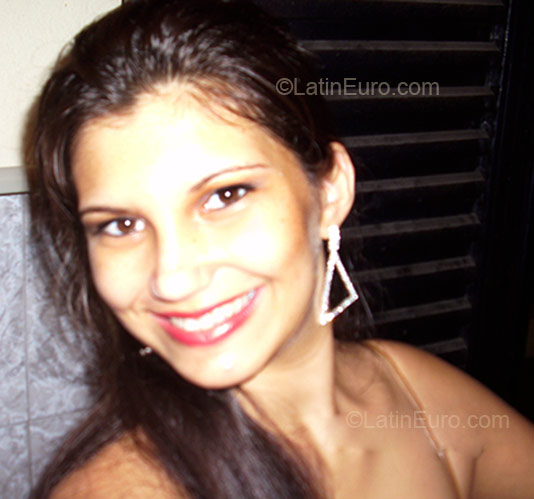 Date this happy Brazil girl Janaira Fernanda from Manaus BR2050