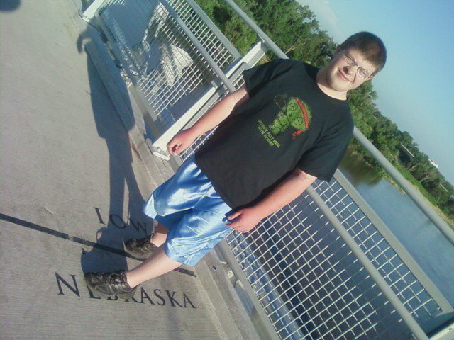 Date this happy United States man Aaron from Council Bluffs US5007