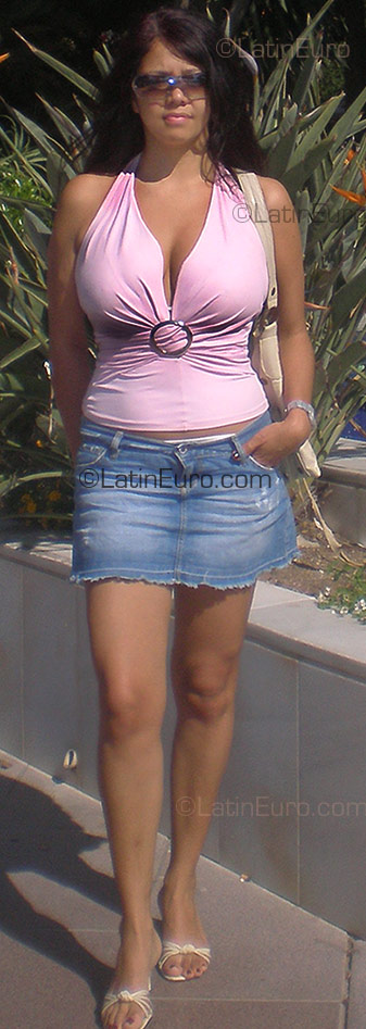 Date this lovely Colombia girl Claudia Milena from  CO2355