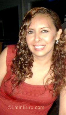 Date this happy Colombia girl Eliana from Barranquilla CO2469