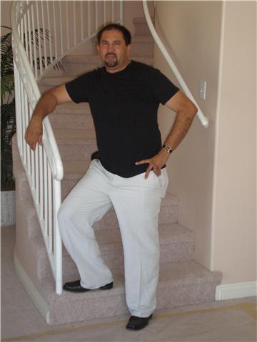 Date this tall United States man Cesar from Moreno Valley US5090