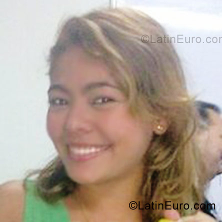 Date this happy Colombia girl Fhalon from Cartagena CO2721