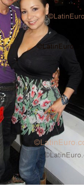 Date this georgeous Colombia girl Erika Johanna from Bogota CO2732