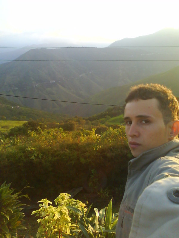 Date this young Colombia man JOHNLATIN from Cali CO2773